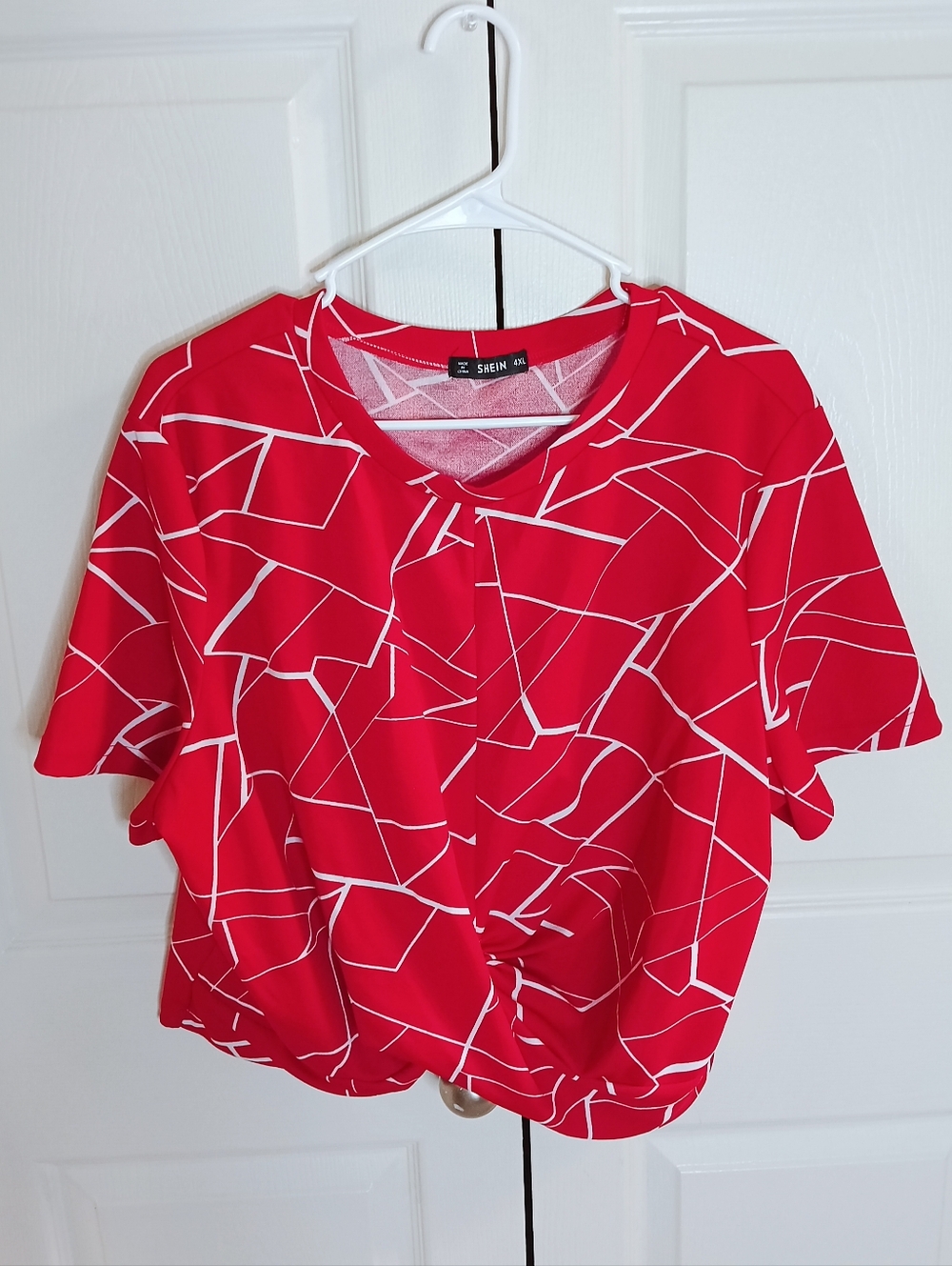 SHEIN Red Geometric Knot-Front Crop Top